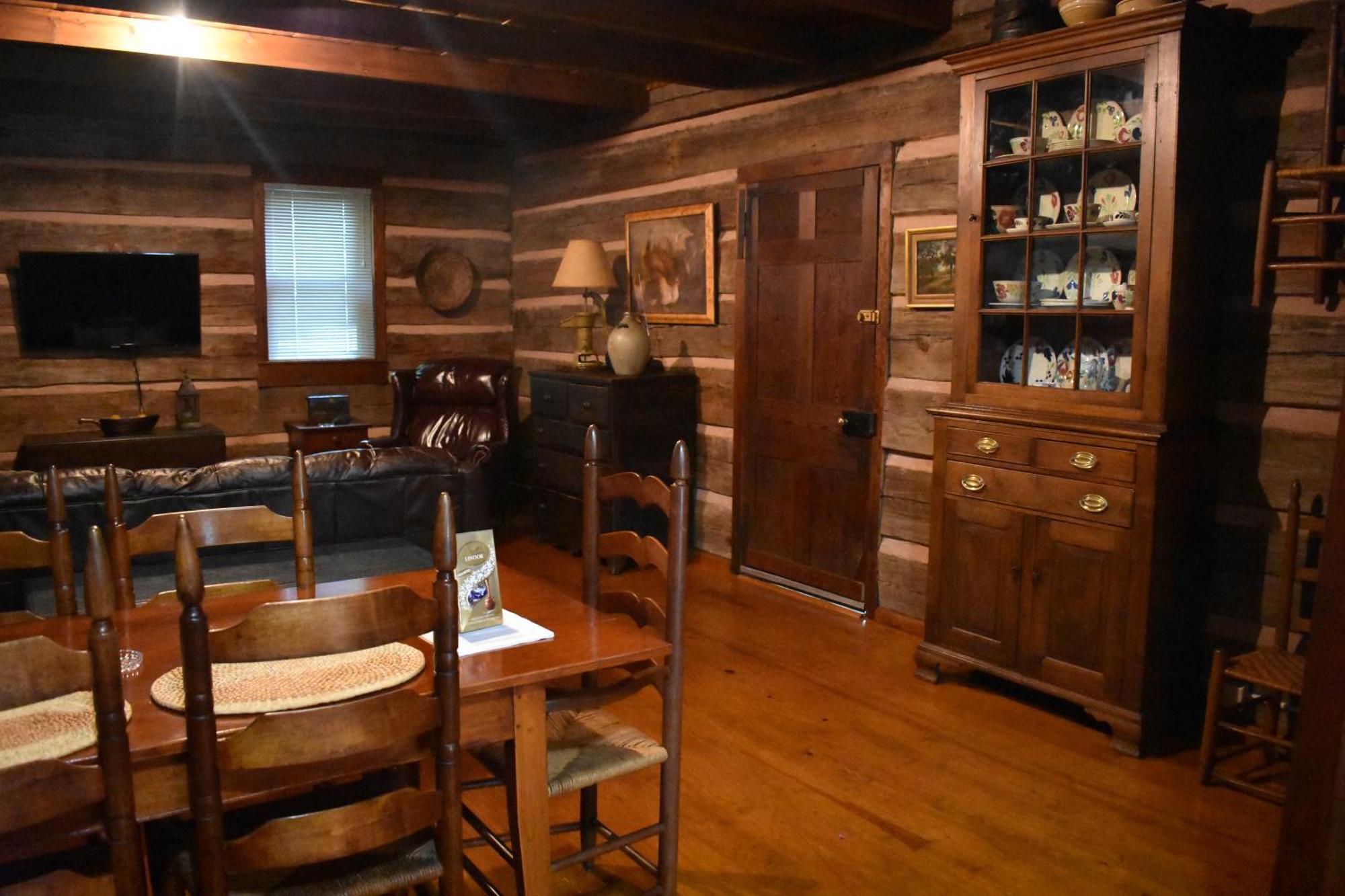 Restored1850S Log Cabin, With Gazebo And Gardens! 1 Mile To Downtown Weaverville Exterior foto
